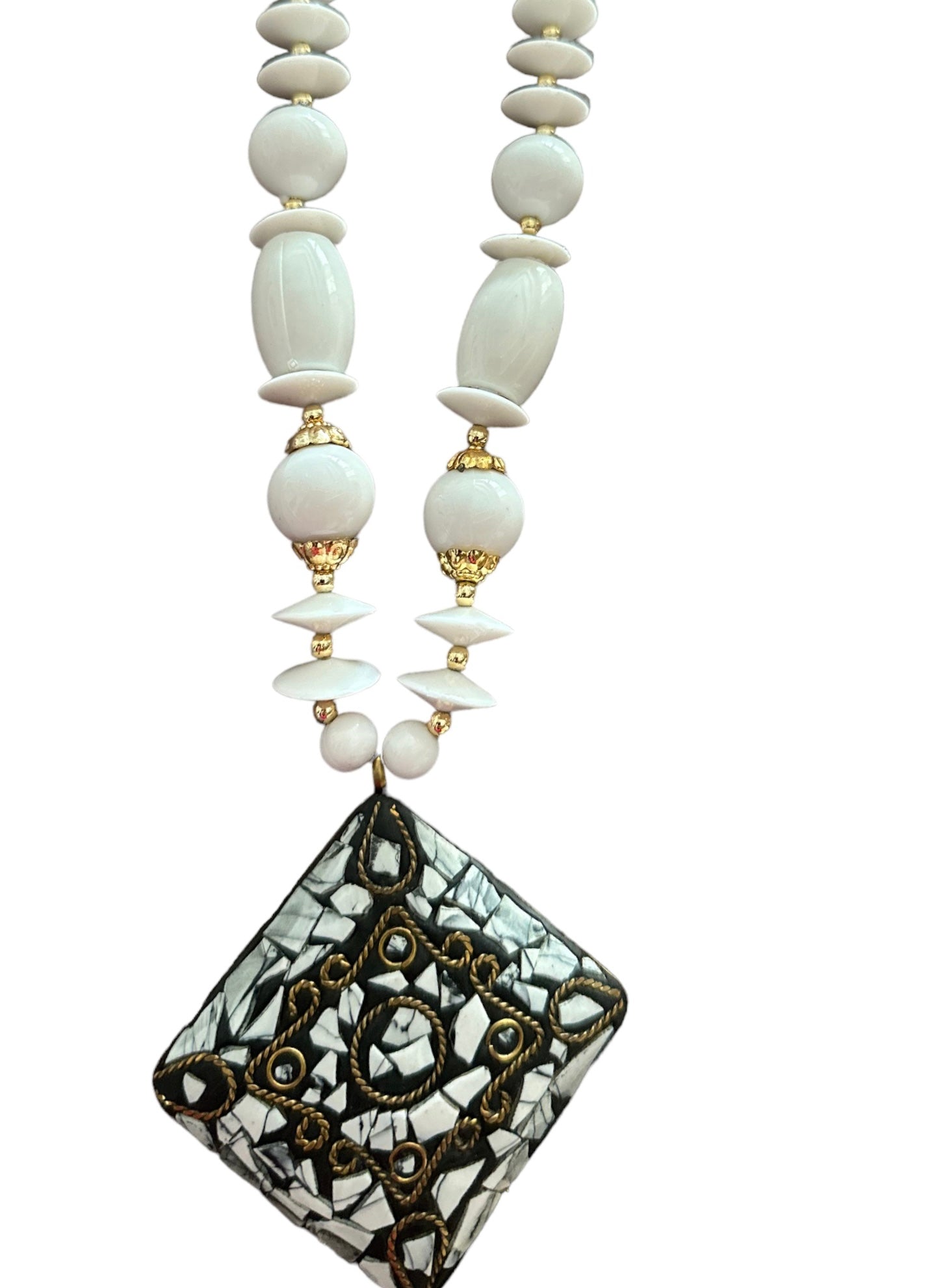 Square Pendant Beaded Necklace And Earrings Set / Ruchi