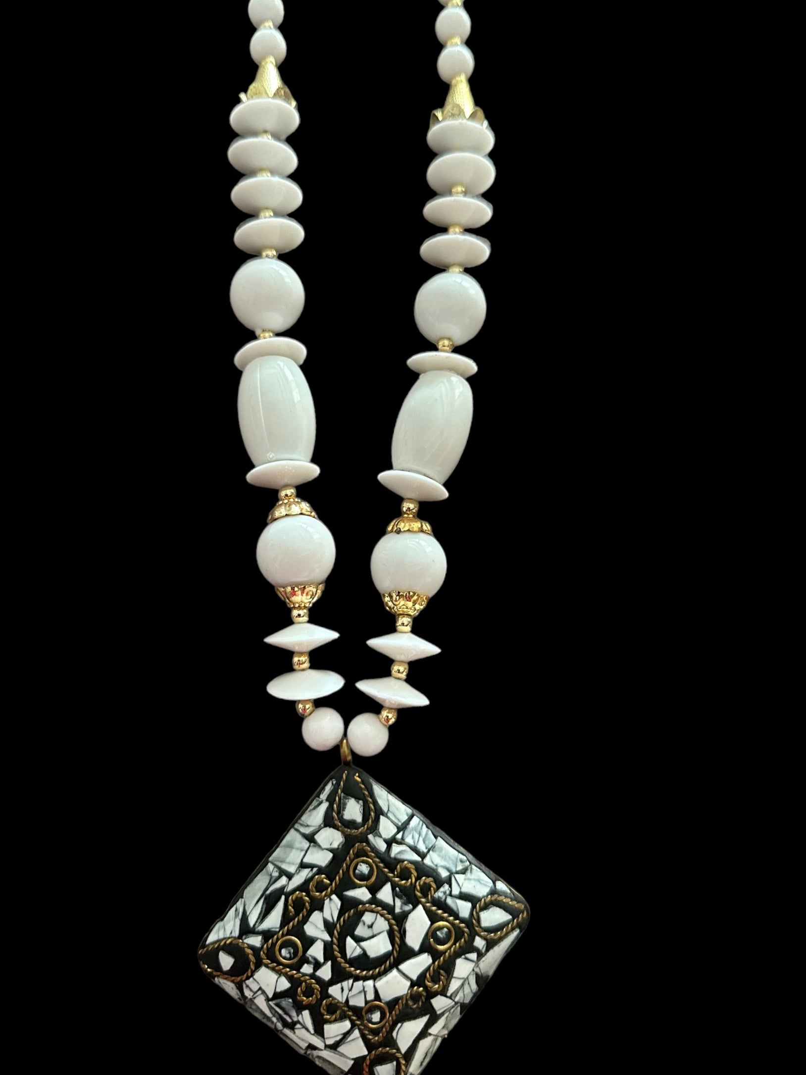 Square Pendant Beaded Necklace And Earrings Set / Ruchi