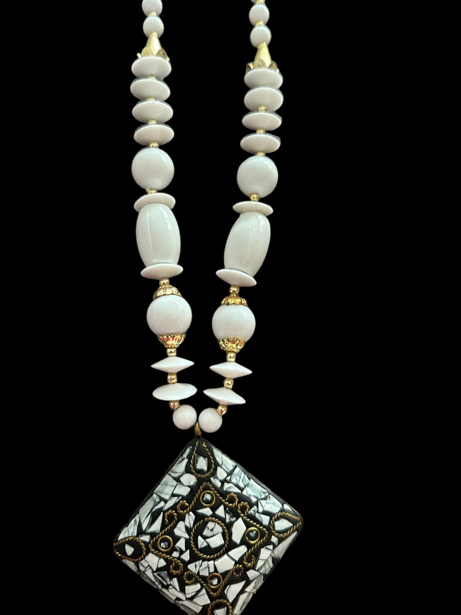 Square Pendant Beaded Necklace And Earrings Set / Ruchi