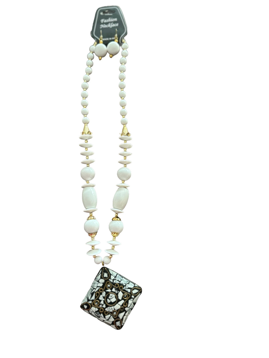 Square Pendant Beaded Necklace And Earrings Set / Ruchi