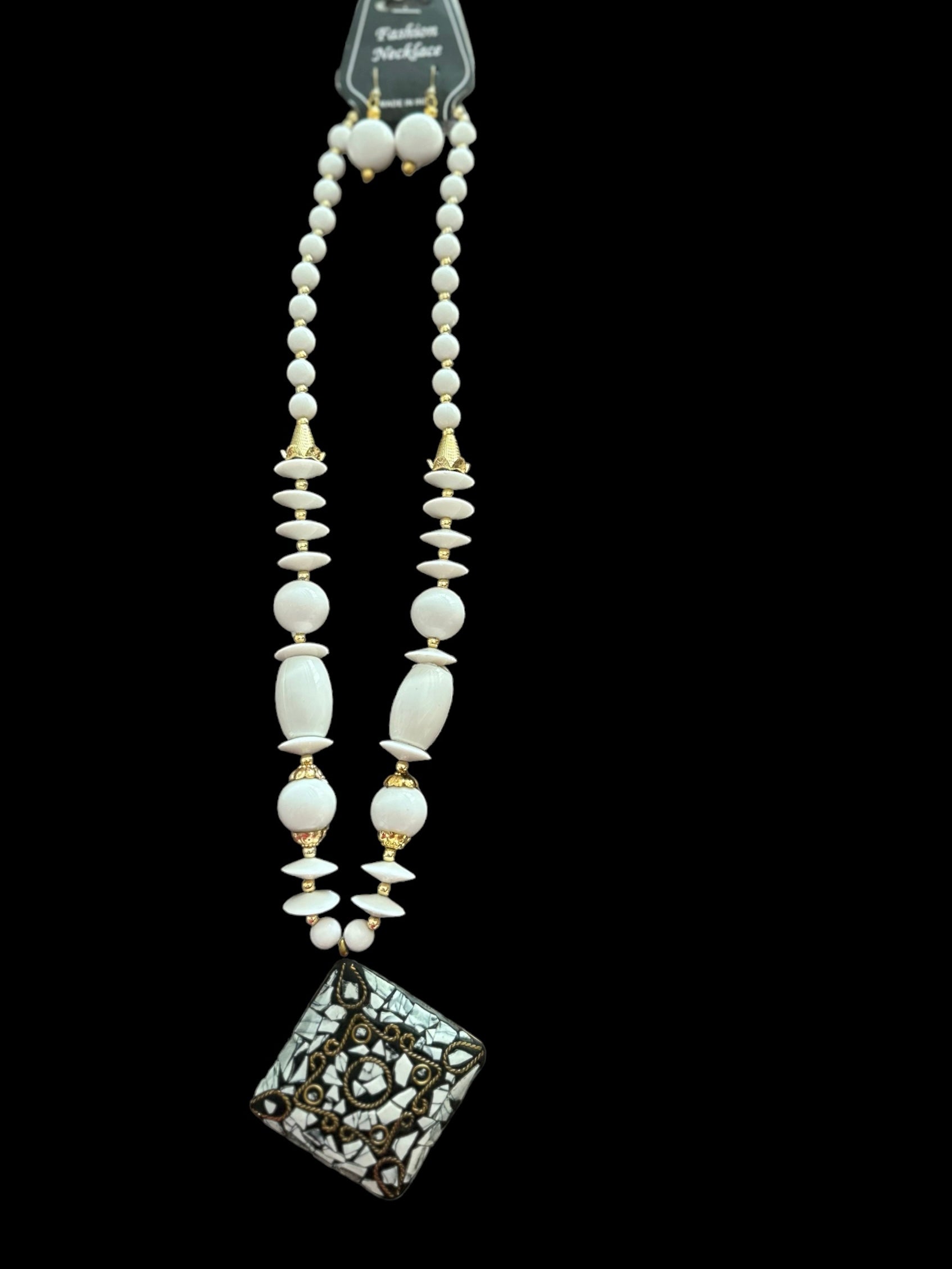 Square Pendant Beaded Necklace And Earrings Set / Ruchi