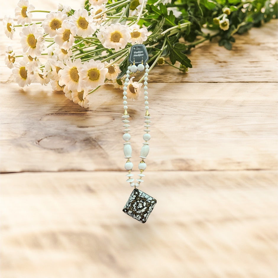 Square Pendant Beaded Necklace And Earrings Set / Ruchi