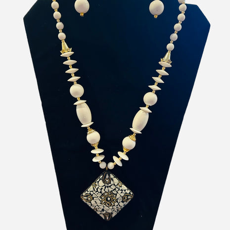 White Wooden Beaded Necklace Set / Ruchi