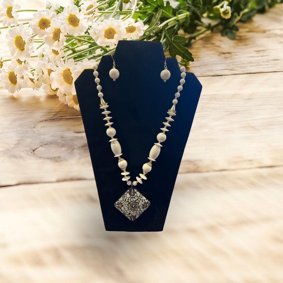 White Wooden Beaded Necklace Set / Ruchi