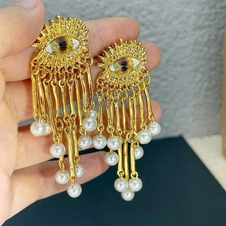 Royal Eye Design Metallic Pearl Earrings / Ruchi 