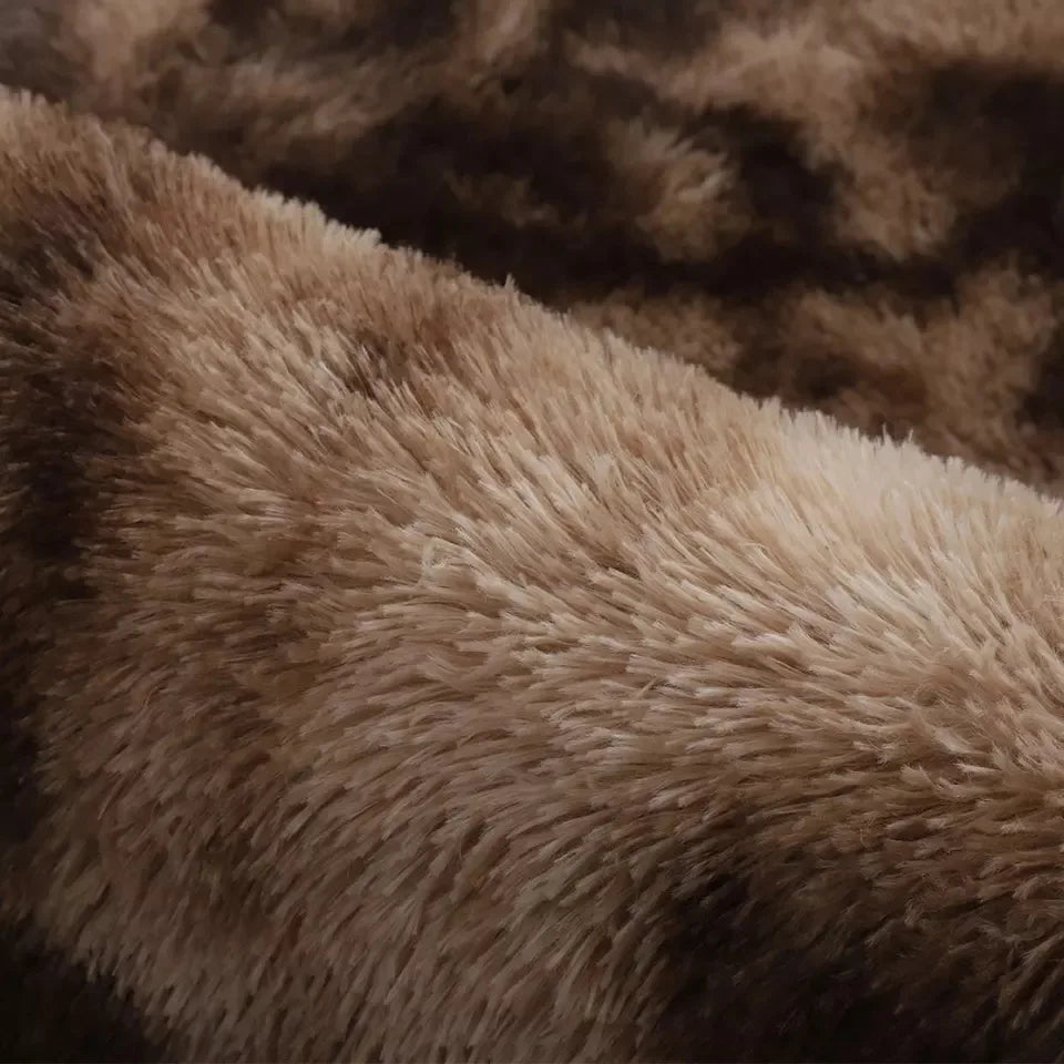 Magnificent Non-Slip Polyester Area Rug / Ruchi