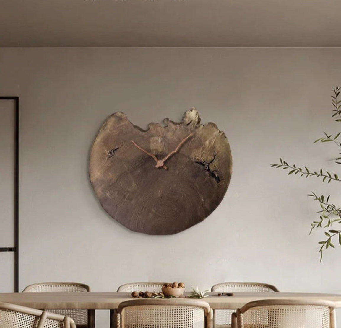 Wood Themed Round Wall Clock / Ruchi