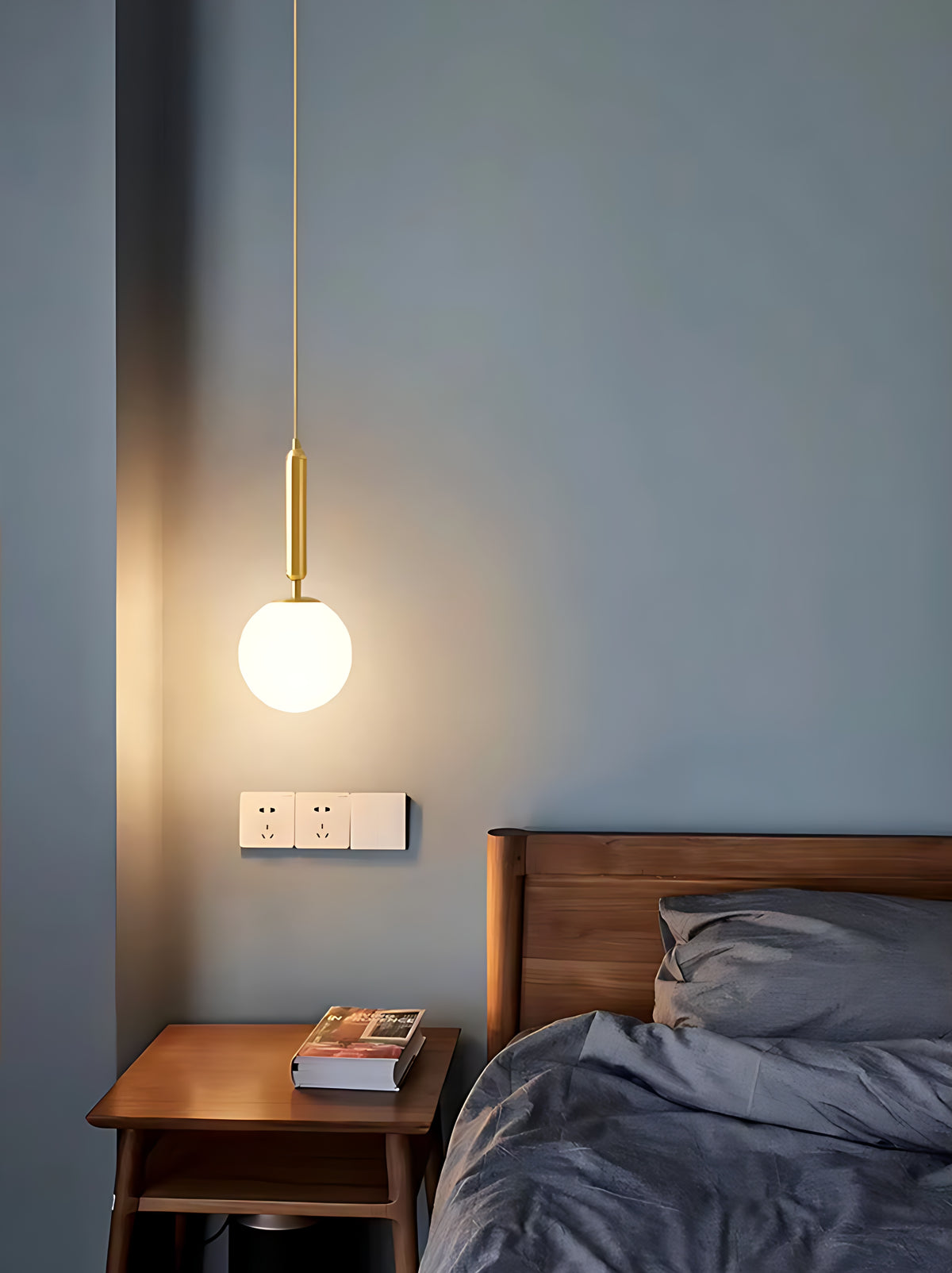Round Glass Hanging Pendant Light / Ruchi