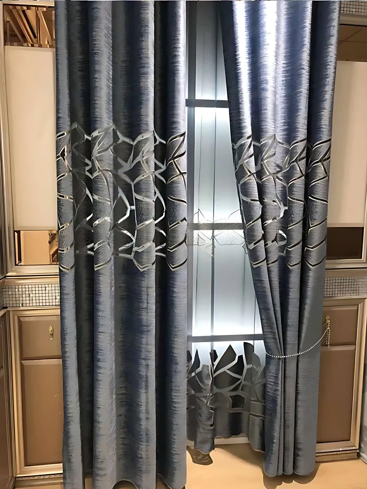 Modern Velvet Window Curtain For Bedroom / Ruchi