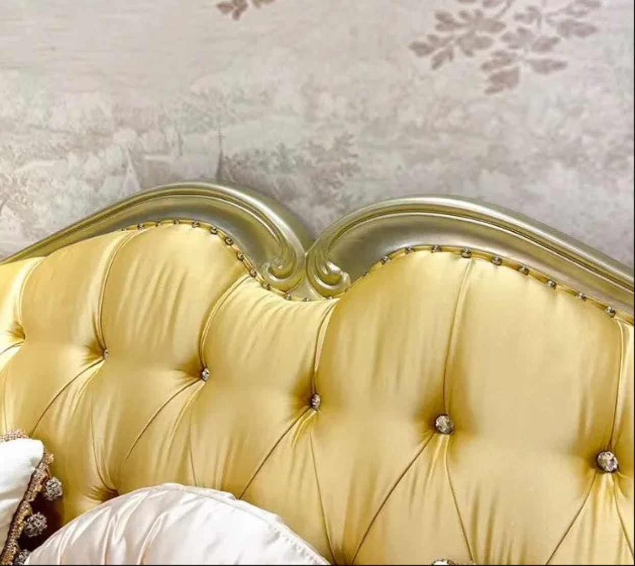 Printed Fabric Upholstered European Sofa Set / Ruchi