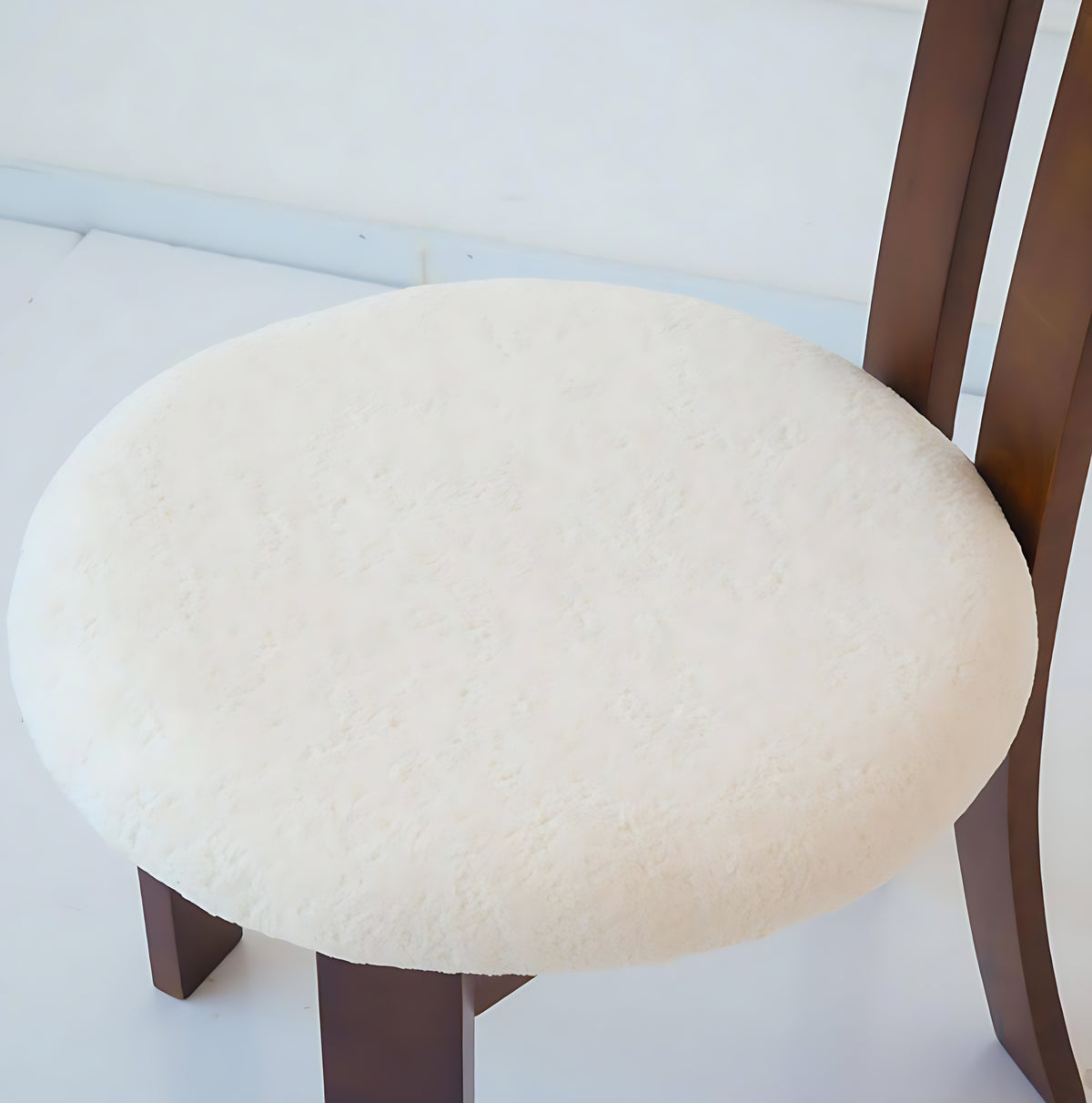 Round Wooden Dining Table with 4 Chairs / Ruchi