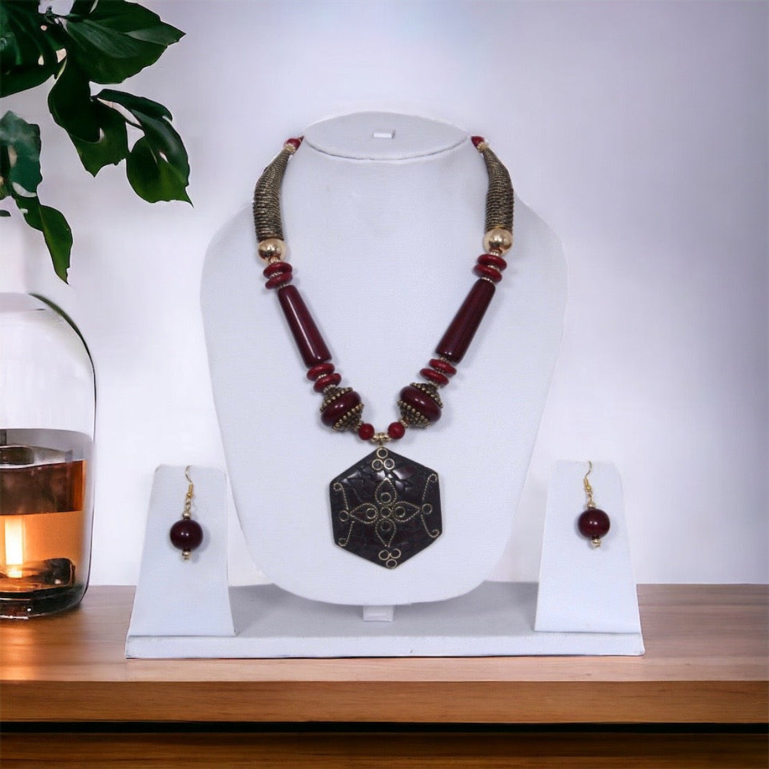 Traditional Beaded Necklace And Earrings / Ruchi