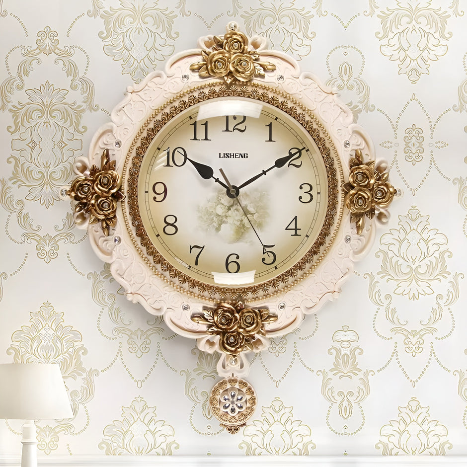 Vintage Wall Clock With Pendulum / Ruchi
