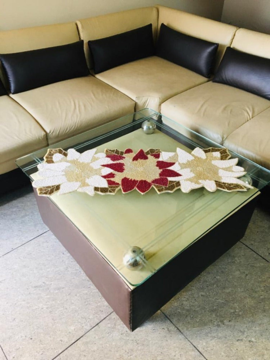 Multicolor Leaf Pattern Beaded Runner / Ruchi