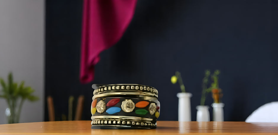 Stylish Black Gold Stone Bangle / Ruchi