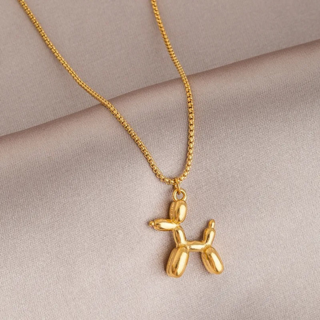 Golden Figurine Clavicle Necklace / Ruchi