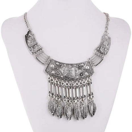 Antique Boho Leaf Style Necklace / Ruchi