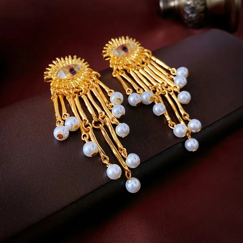 Royal Eye Design Metallic Pearl Earrings / Ruchi