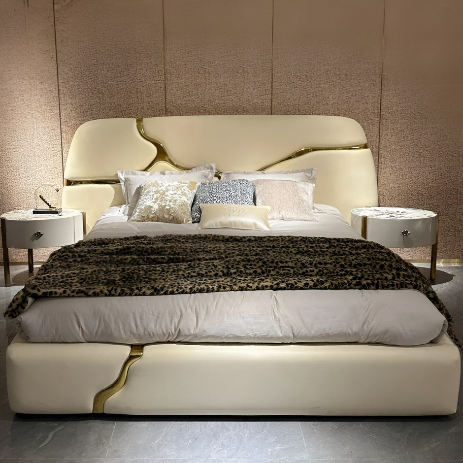 Crackle Design Leather Bed / Ruchi