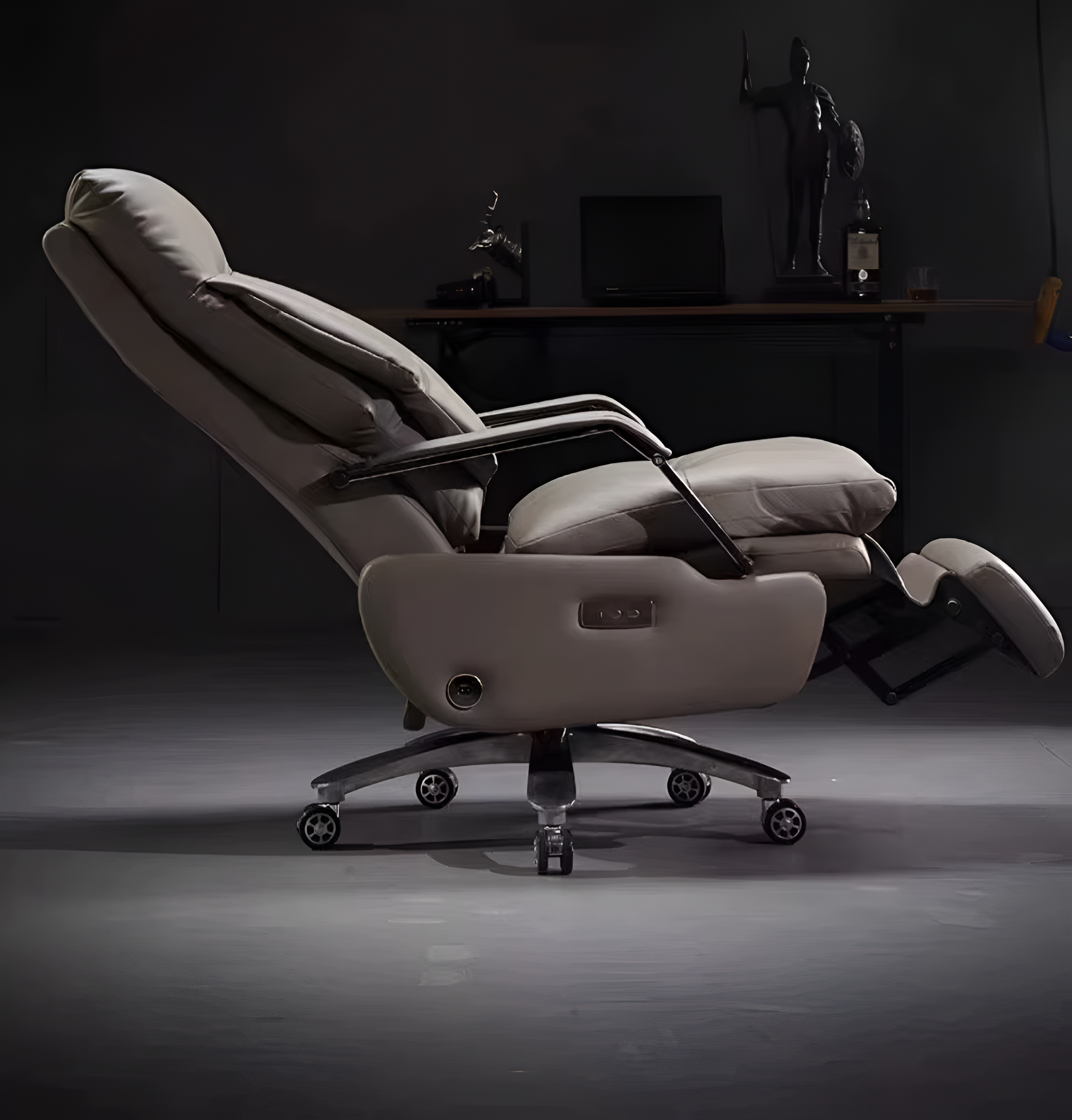 Modern Recliner Leather Office Chair / Ruchi