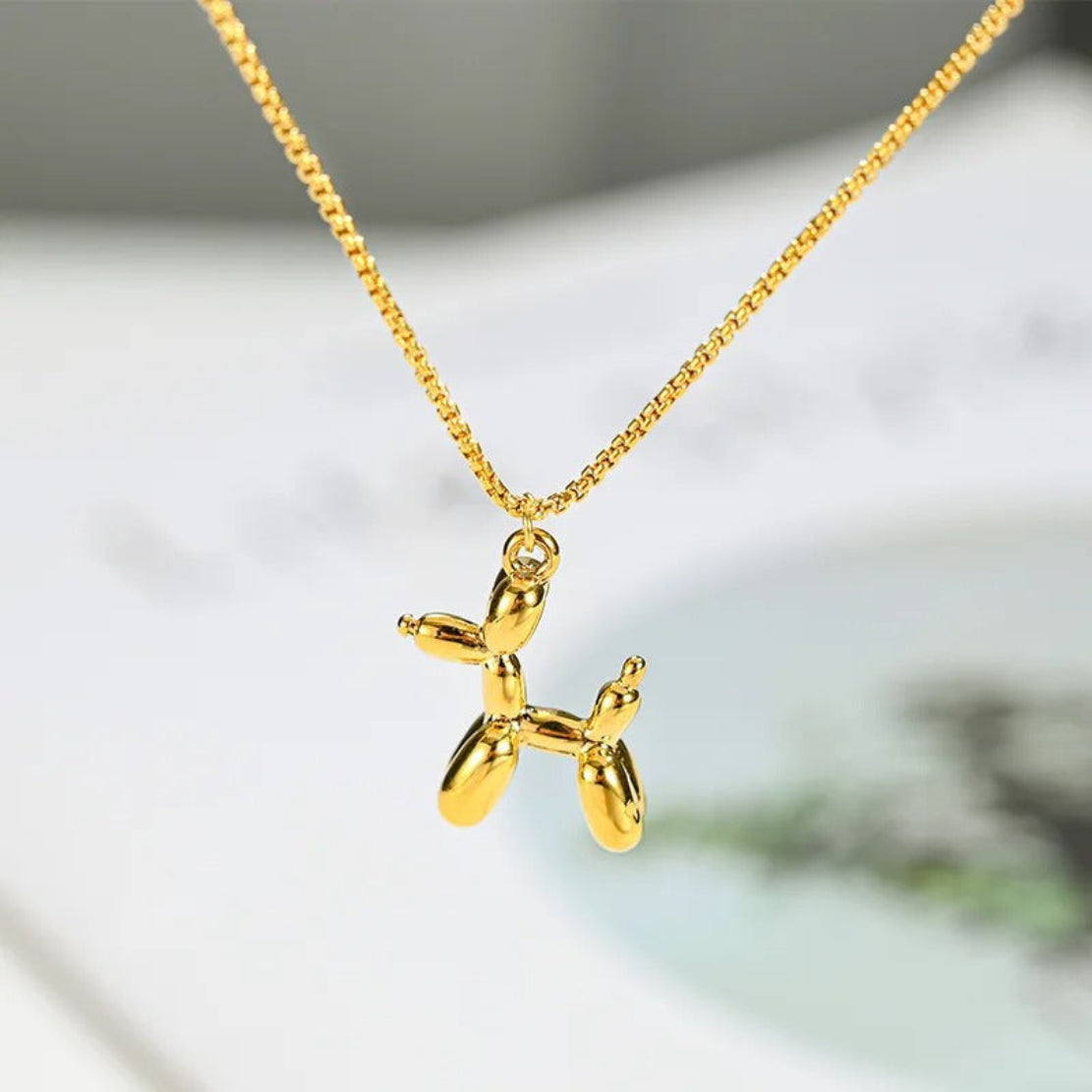 Golden Figurine Clavicle Necklace / Ruchi
