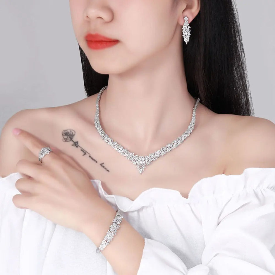 Exquisitely Crafted Crystal Metal Jewelry Set / Ruchi