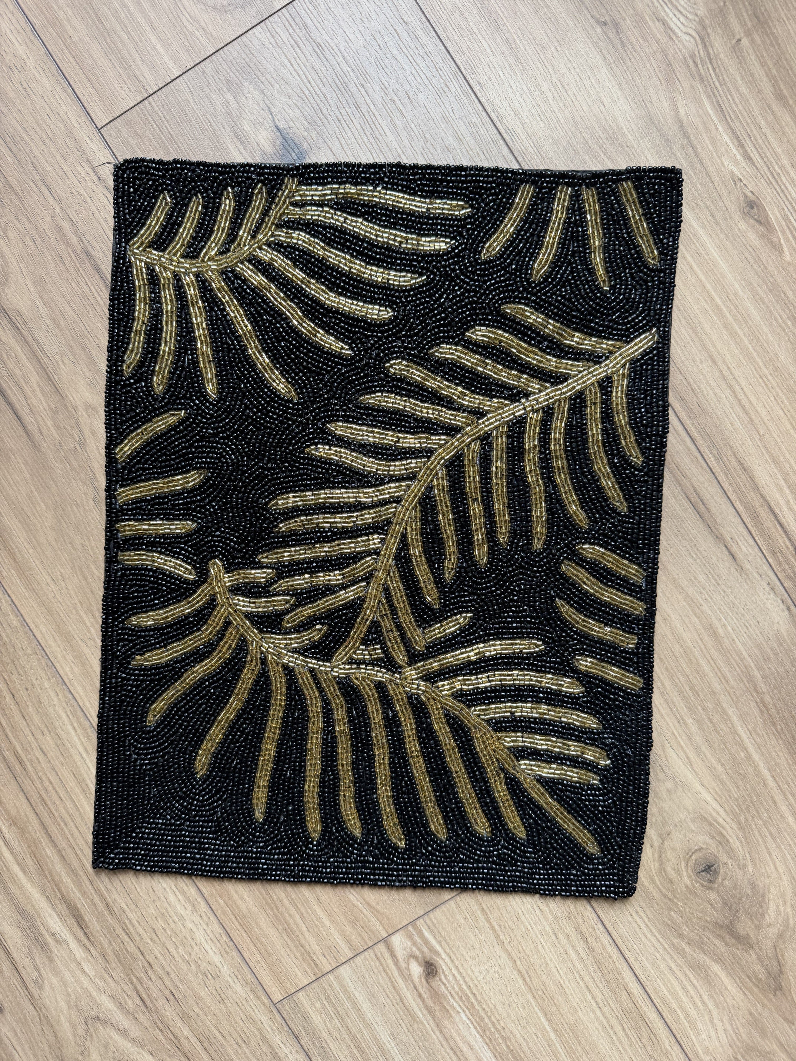 Table Runner And Placemats Set / Ruchi