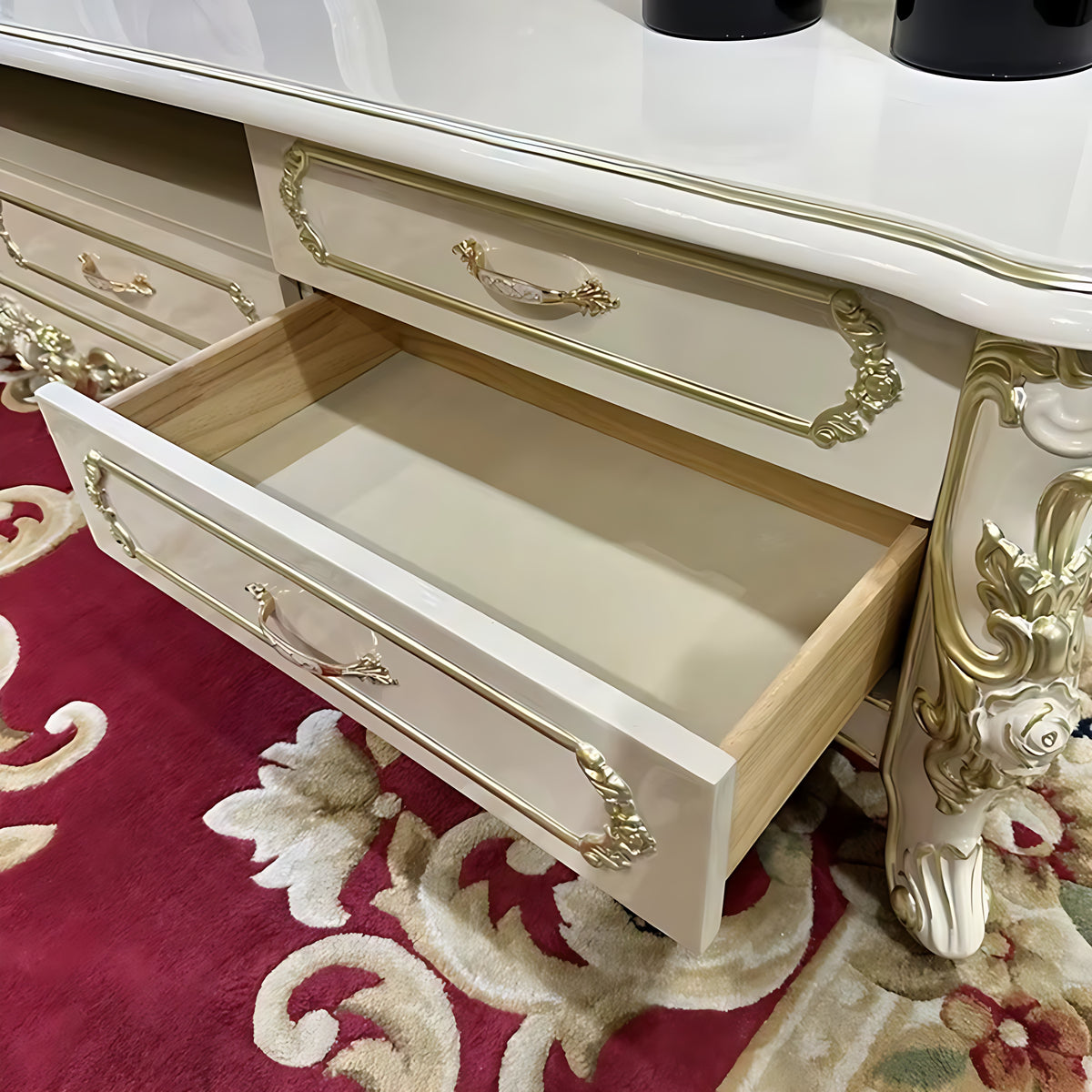 Wooden European TV Stand Cabinet / Ruchi