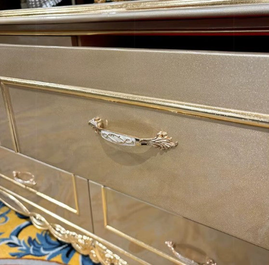 European Wooden Buffet Table With Drawers / Ruchi