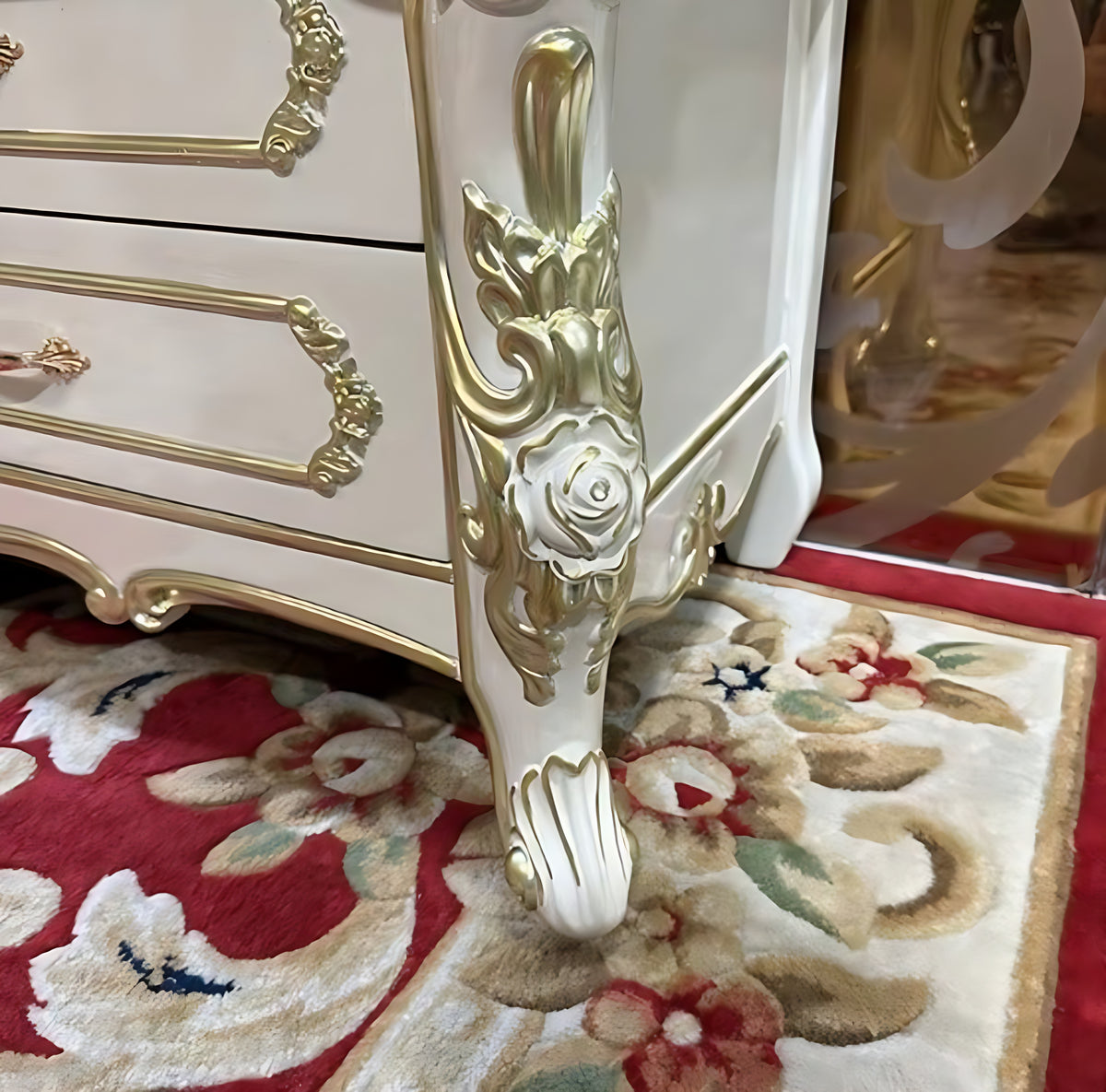 Wooden European TV Stand Cabinet / Ruchi