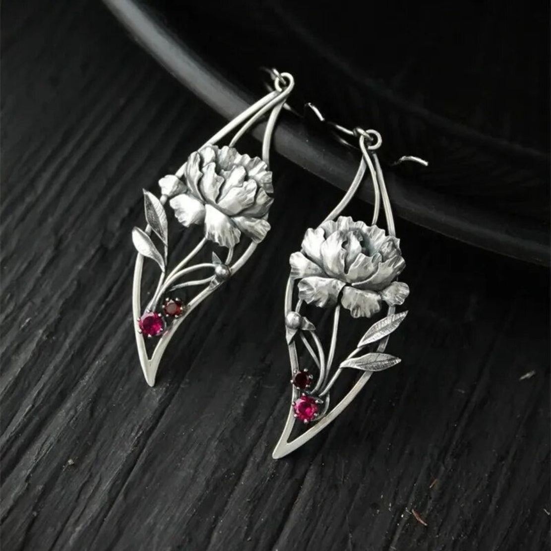 Beautiful Flower Design Crystal Metal Earrings / Ruchi
