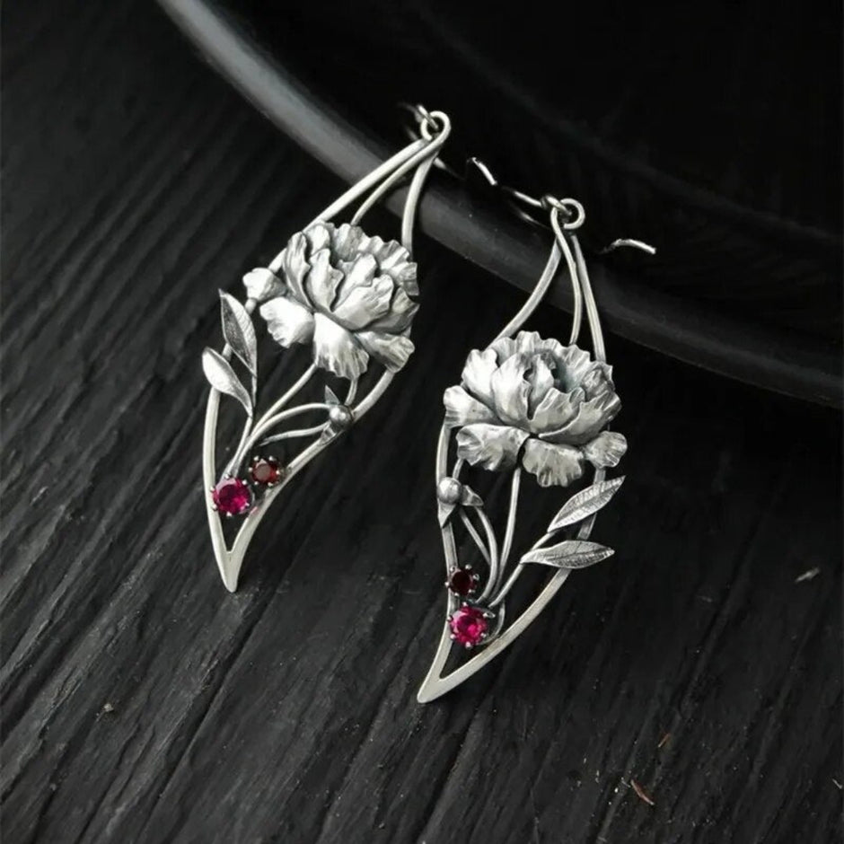 Beautiful Flower Design Crystal Metal Earrings / Ruchi
