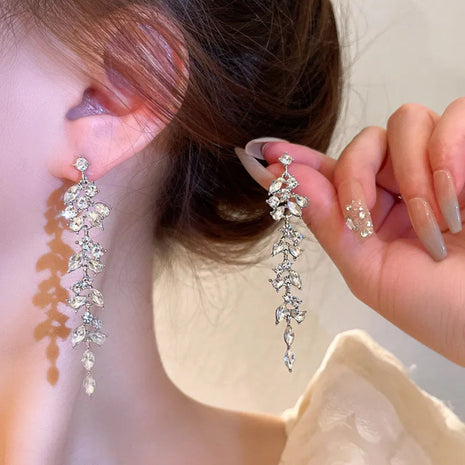 Leaf Design Crystal Metal Drop Earrings / Ruchi
