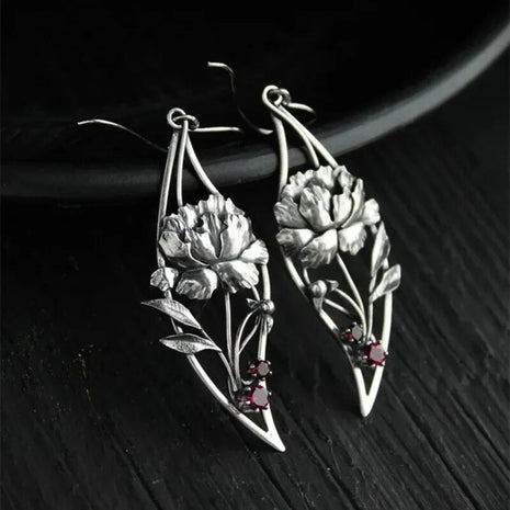 Beautiful Flower Design Crystal Metal Earrings / Ruchi