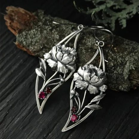 Beautiful Flower Design Crystal Metal Earrings / Ruchi