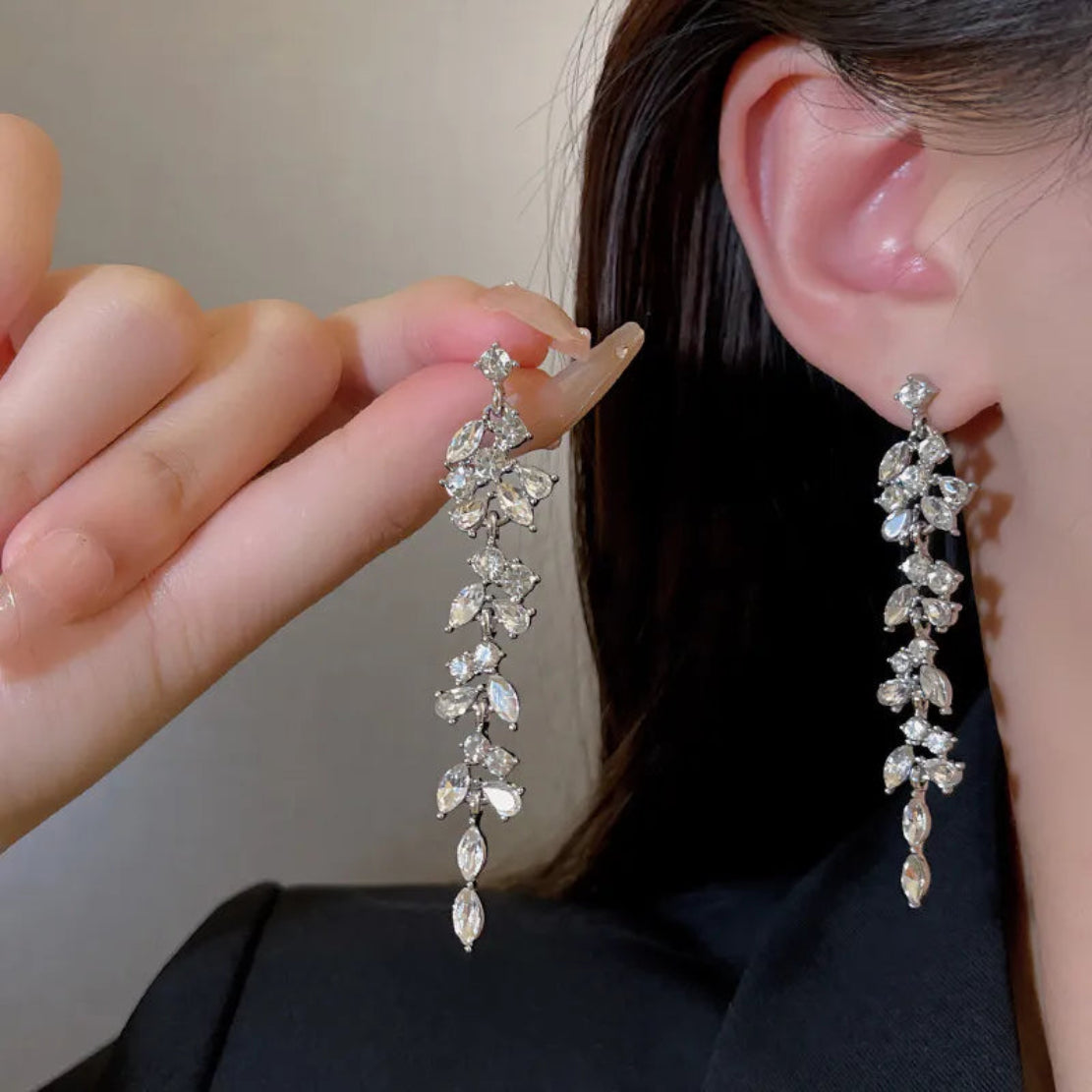 Leaf Design Crystal Metal Drop Earrings / Ruchi