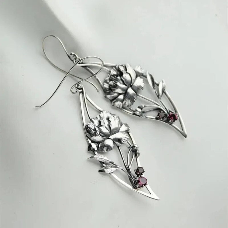 Beautiful Flower Design Crystal Metal Earrings / Ruchi