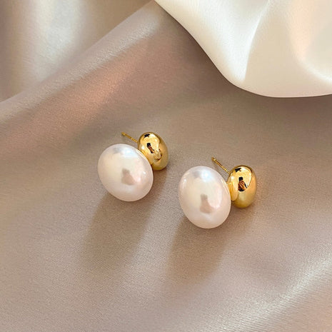Bean Spliced White Pearl Metal Earrings / Ruchi