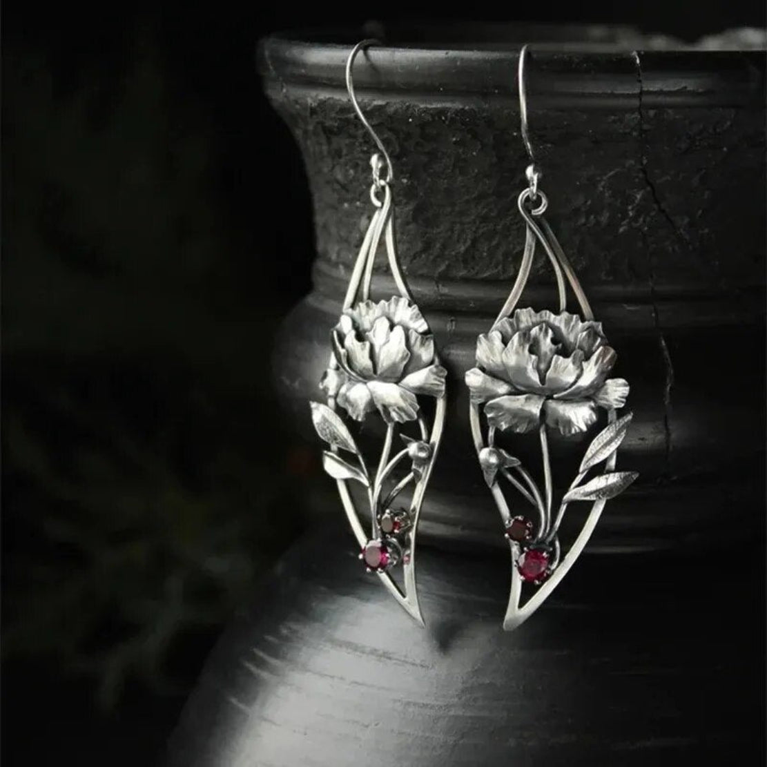 Beautiful Flower Design Crystal Metal Earrings / Ruchi