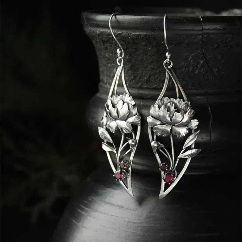 Beautiful Flower Design Crystal Metal Earrings / Ruchi