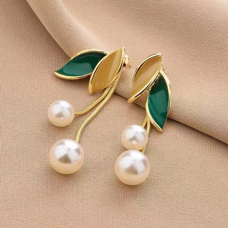 Leaf Design Pearl Tassel Drop Metal Earrings / Ruchi