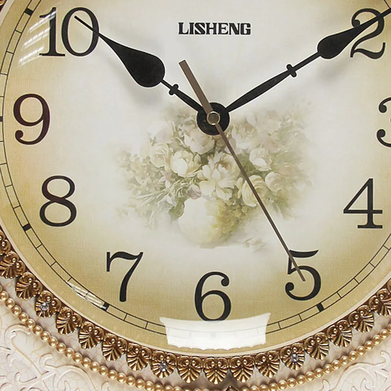 Antique European Style Artistic Wall Clock / Ruchi
