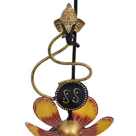 Amazing Masterpiece Metal Petal-Shaped Décor / Ruchi