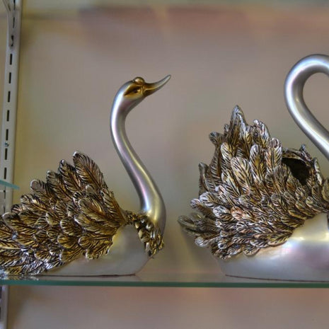 Enthralling Attractive Porcelain Embellishing Show Piece / Ruchi