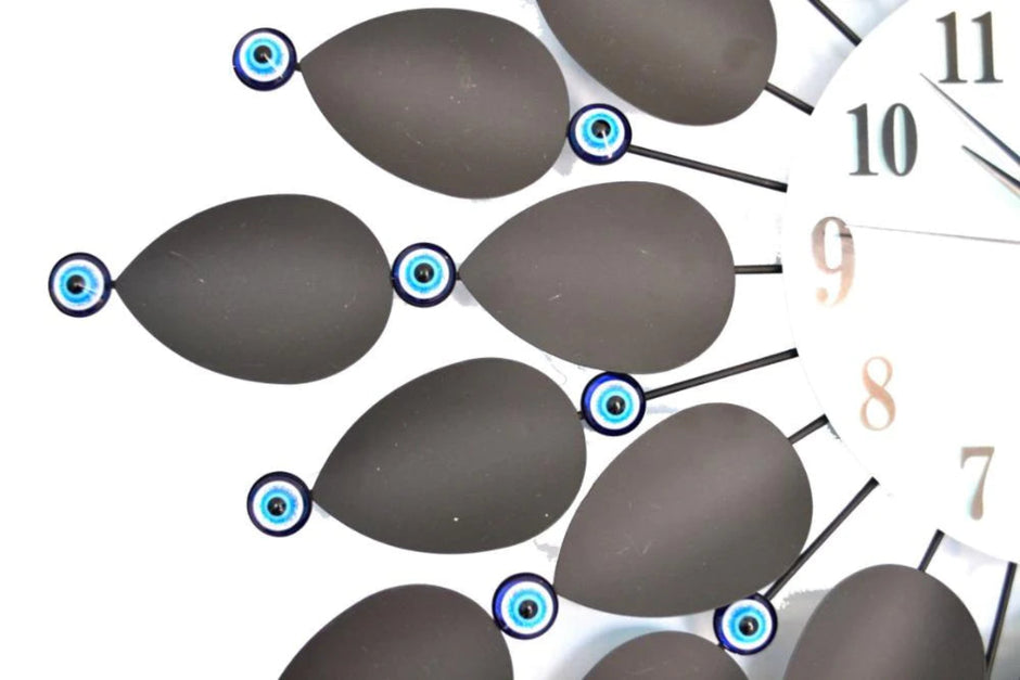 Creative Round Glass Metal Clock / Ruchi