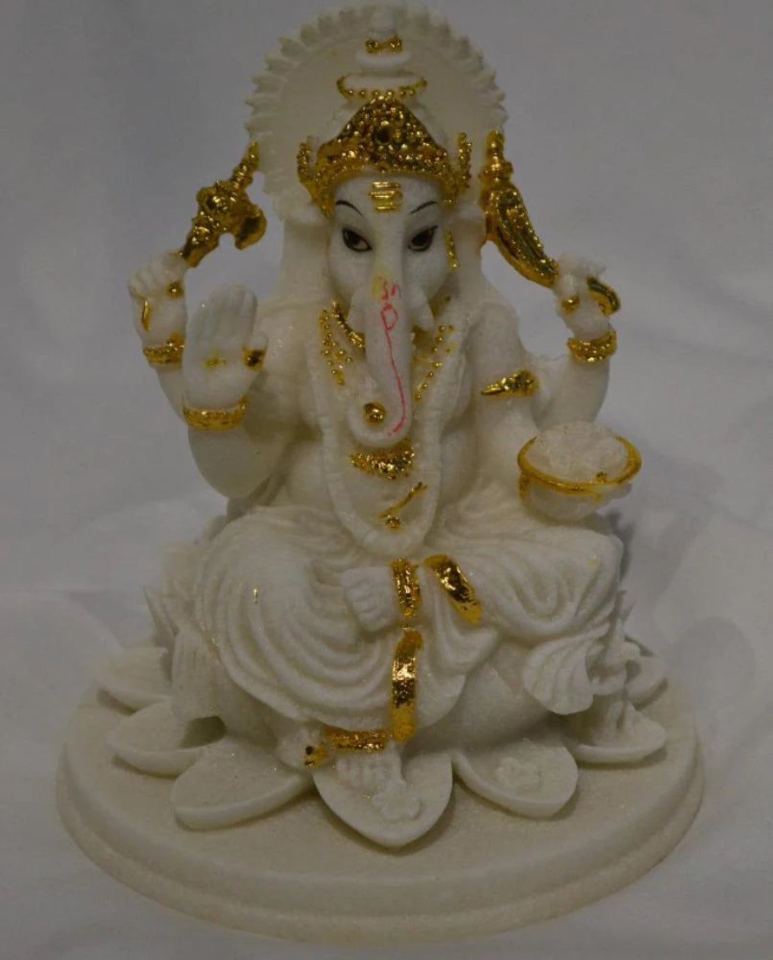 White Polyresin Idol For Home Décor / Ruchi
