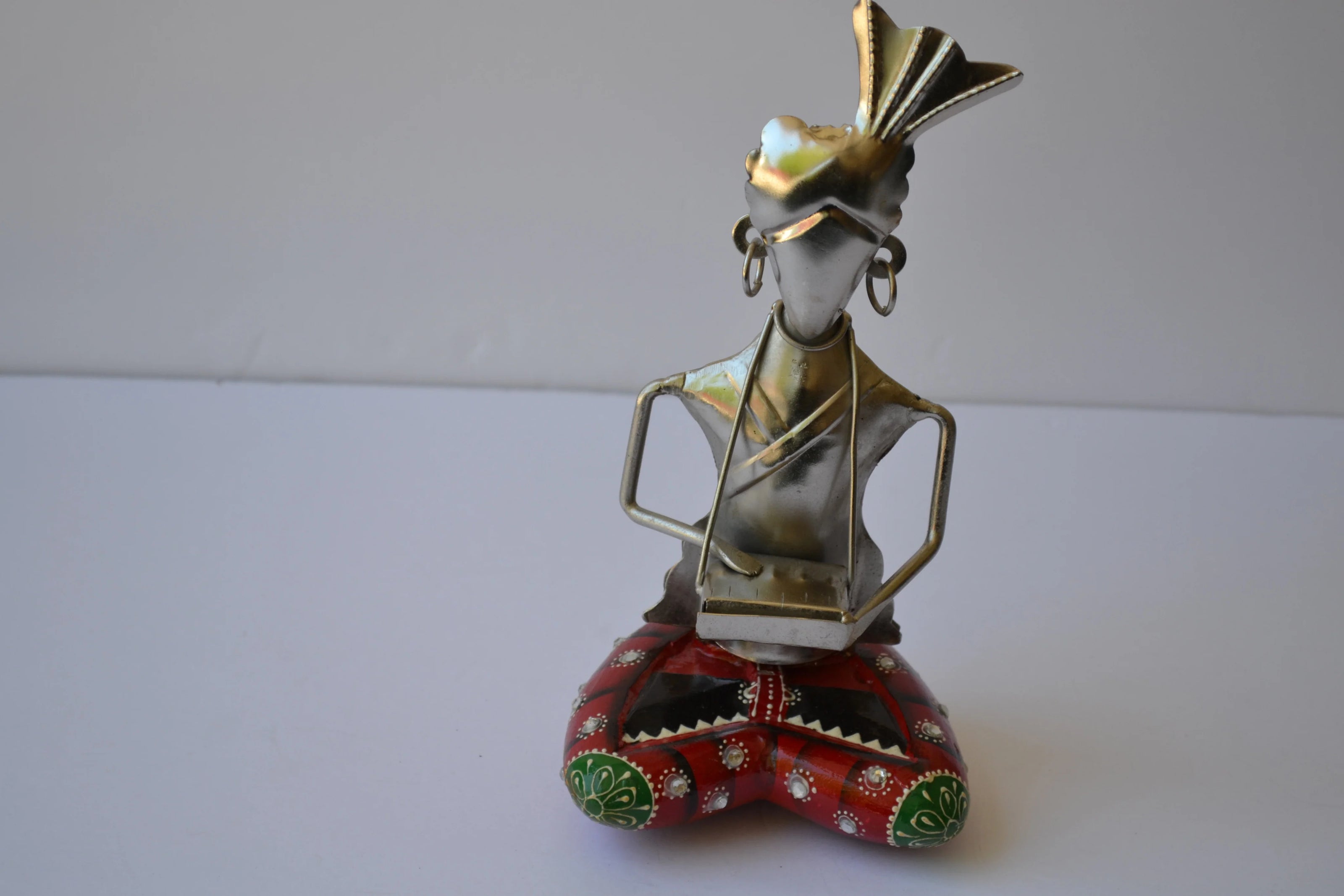 Hand Curated Decorative Metal Showpiece / Ruchi