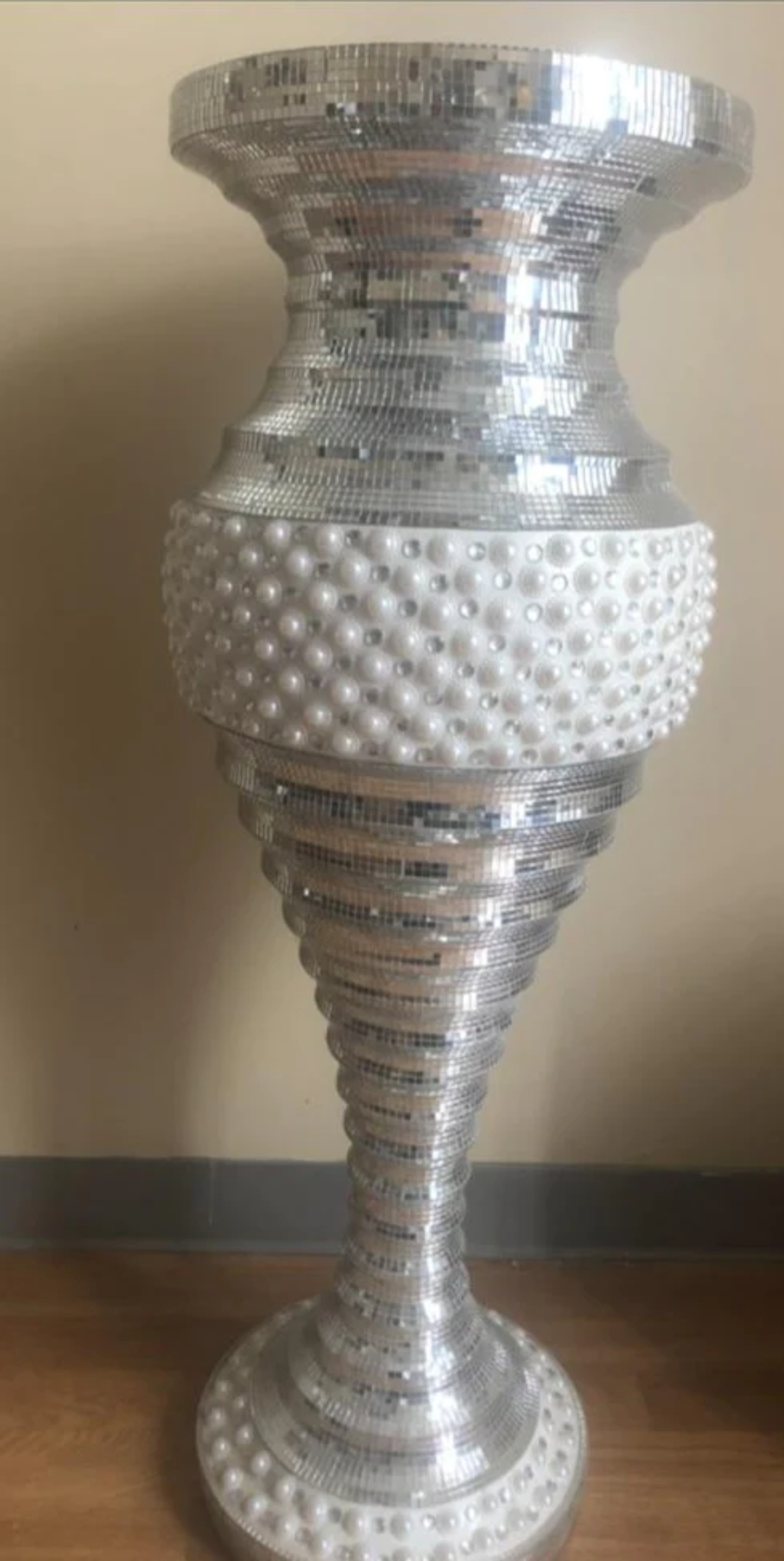 Glossy Silver Pearl Flower Vase / Ruchi