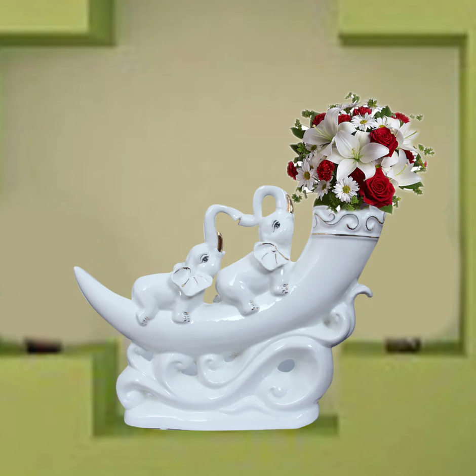 Shiny White Ceramic Flower Vase / Ruchi