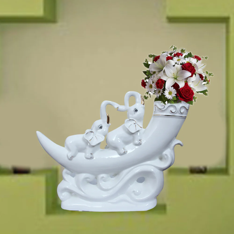 Shiny White Ceramic Flower Vase / Ruchi
